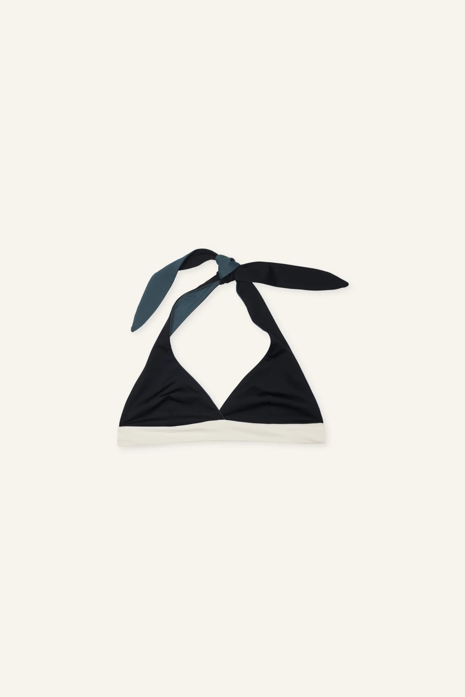 MYMARINI Bikinitop mit Neckholder in Schwarz und Weiß auf hellem Hintergrund.#color_black-grey-white