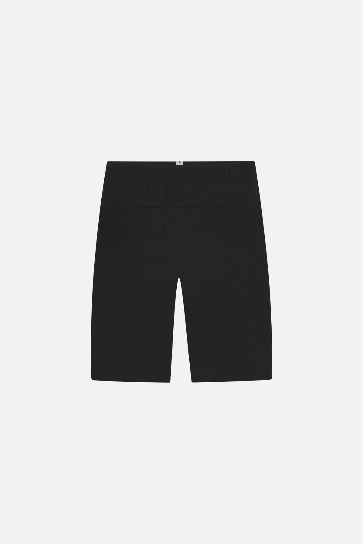 Schwarze MYMARINI Shorts, knielang, mit geradem Schnitt, auf hellem Hintergrund.#color_black-ribbed
