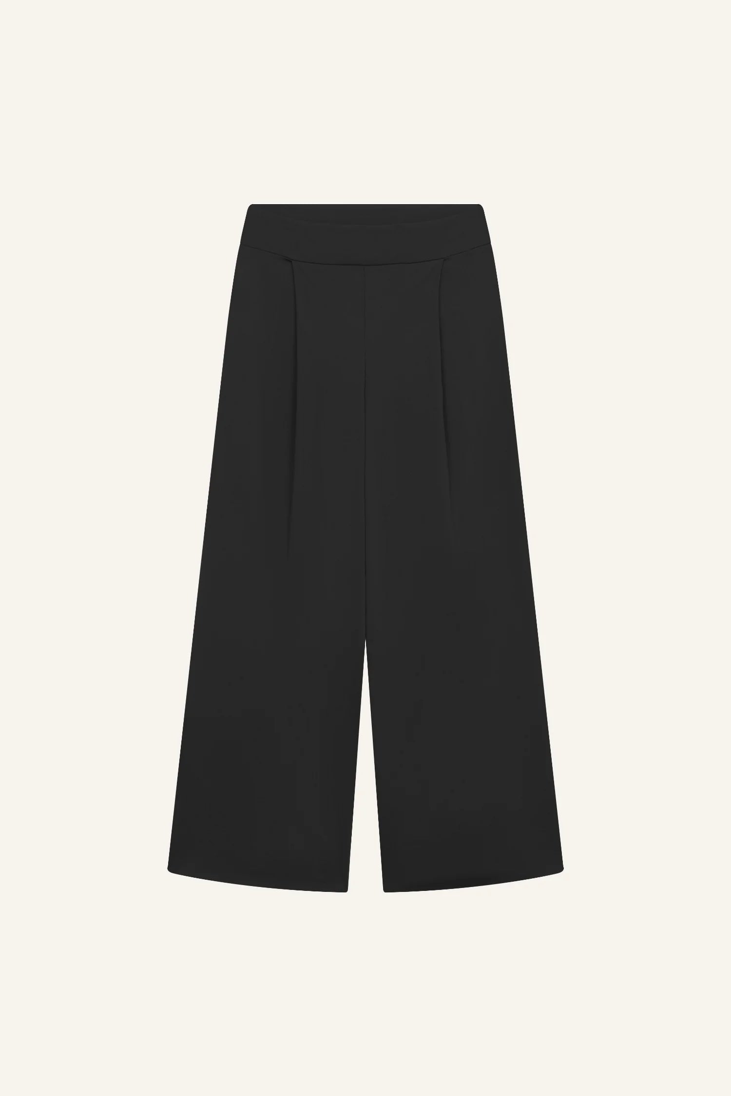 Schwarze, knielange MYMARINI Shorts mit weitem Schnitt und hohem Bund vor hellem Hintergrund.#color_black