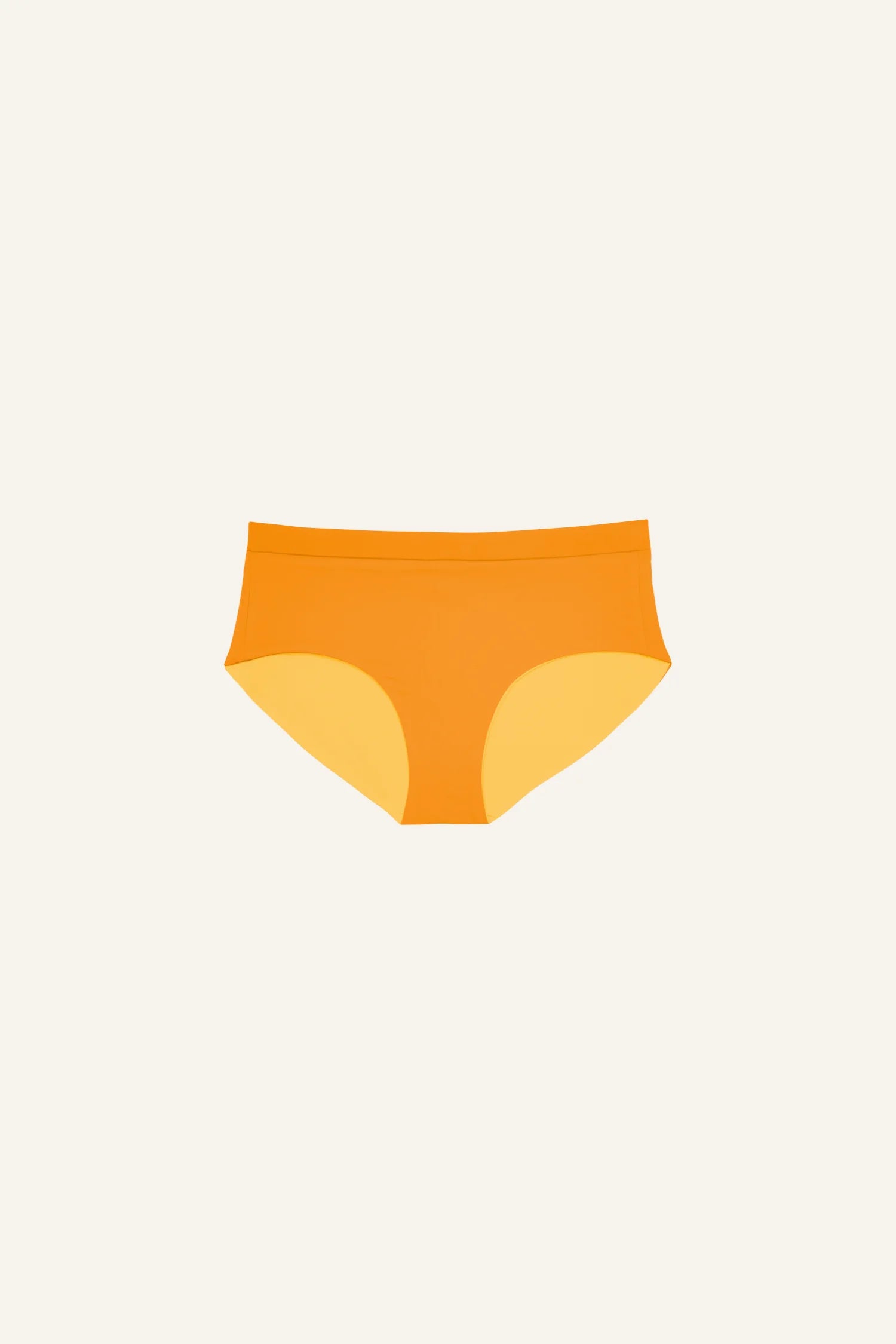 MYMARINI Bikinihose in Orange mit hohem Beinausschnitt auf hellem Hintergrund.#color_buttermilk-soleil