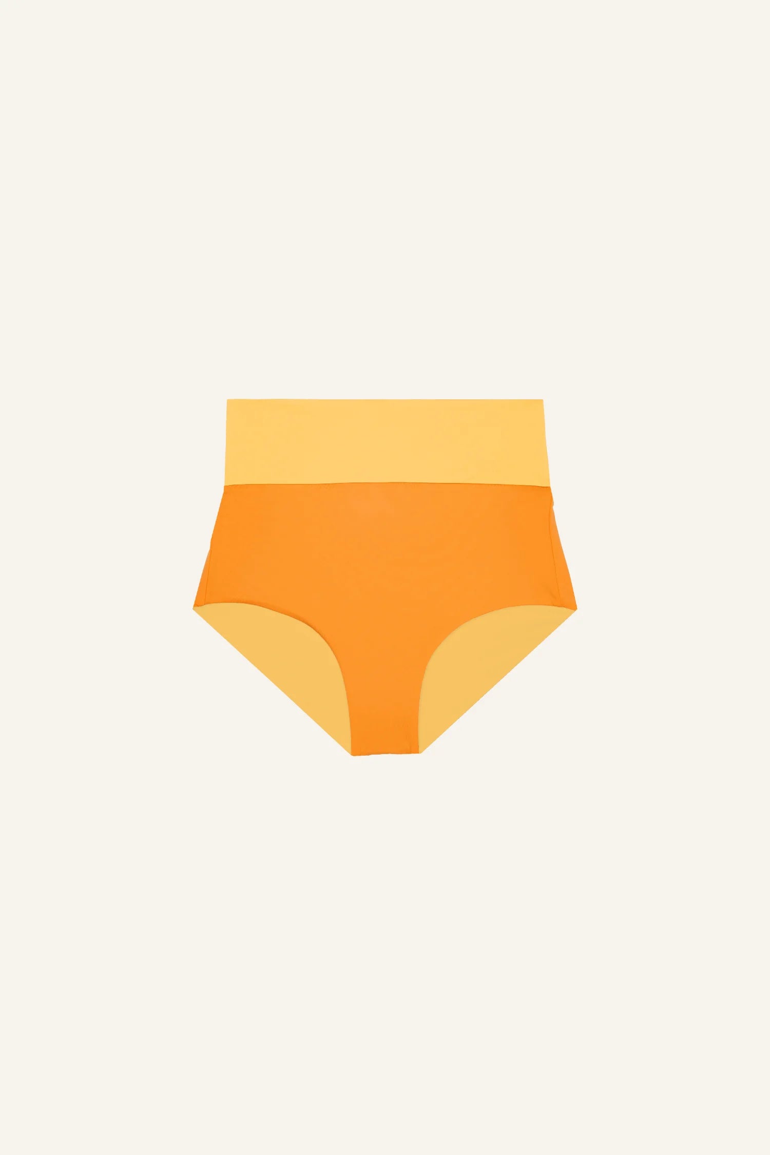 MYMARINI Bikinihose in Orange mit High Waist Schnitt auf hellem Hintergrund.#color_buttermilk-soleil