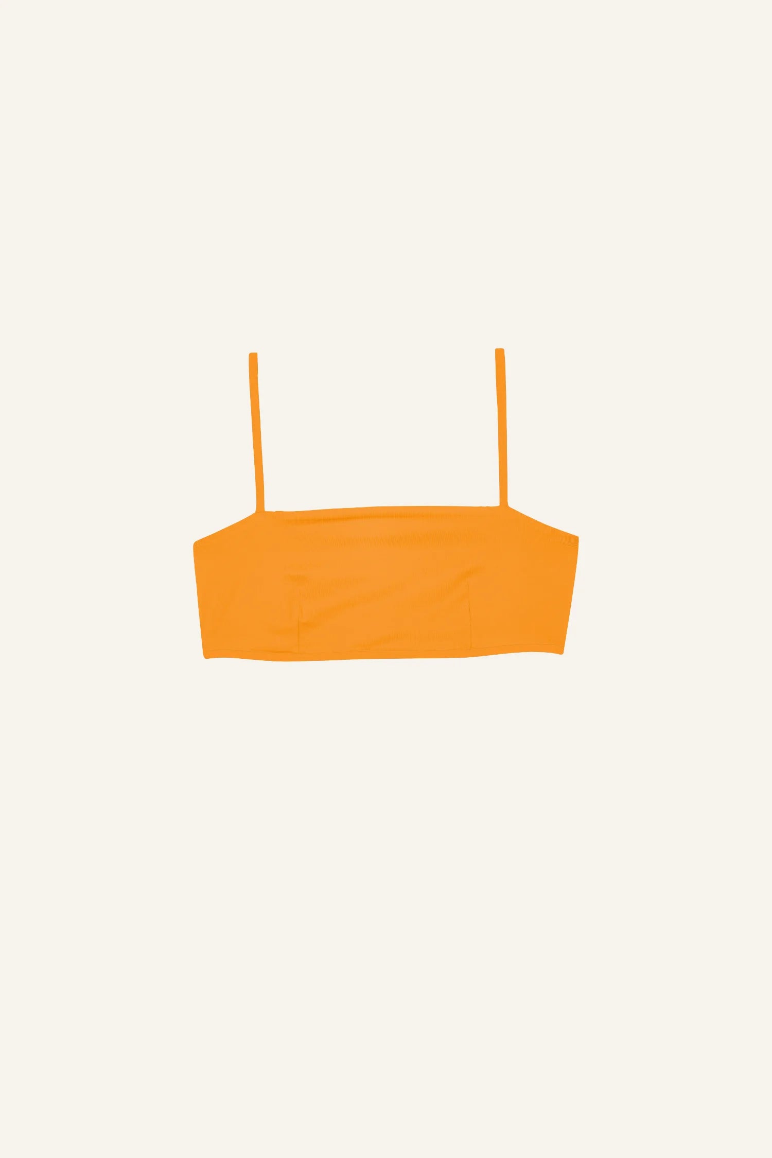 MYMARINI Bikinitop in Orange mit Spaghettiträgern auf hellem Hintergrund.#color_buttermilk-soleil