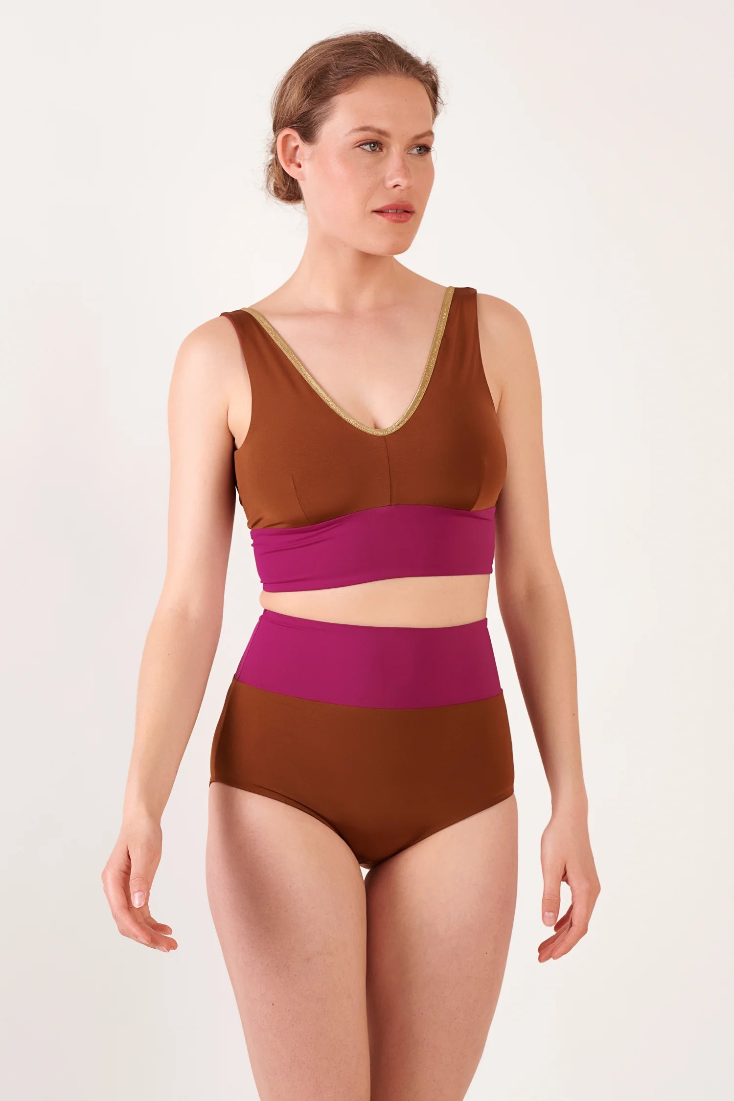 MYMARINI Bikini-Top und Bikinihose, braun mit pinkem Taillenband, V-Ausschnitt, Hohe Taille; farbblockiertes Design.#color_maroon-hortensia