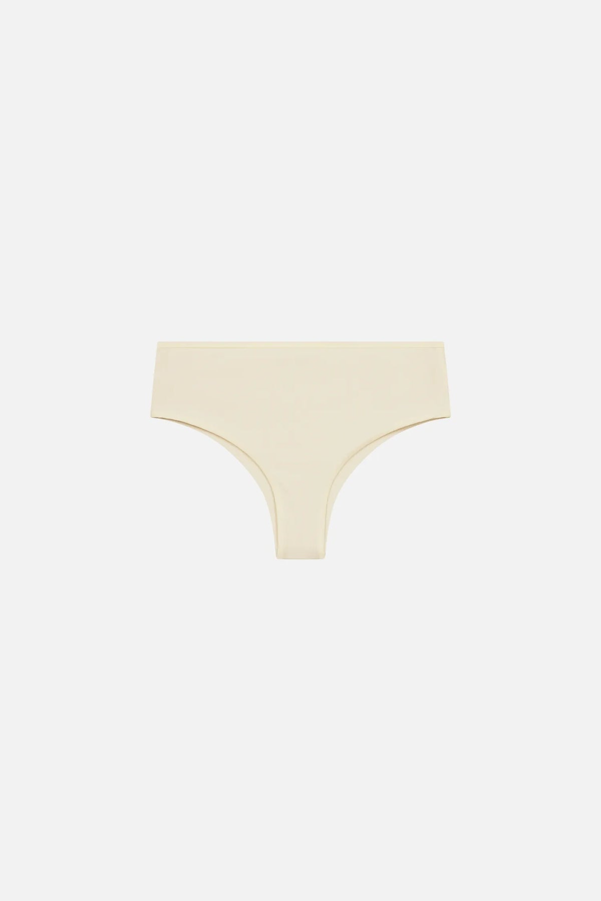 MYMARINI Bikinihose in Creme, hoher Beinausschnitt, schlichtes Design auf weißem Hintergrund.#color_white-ribbed