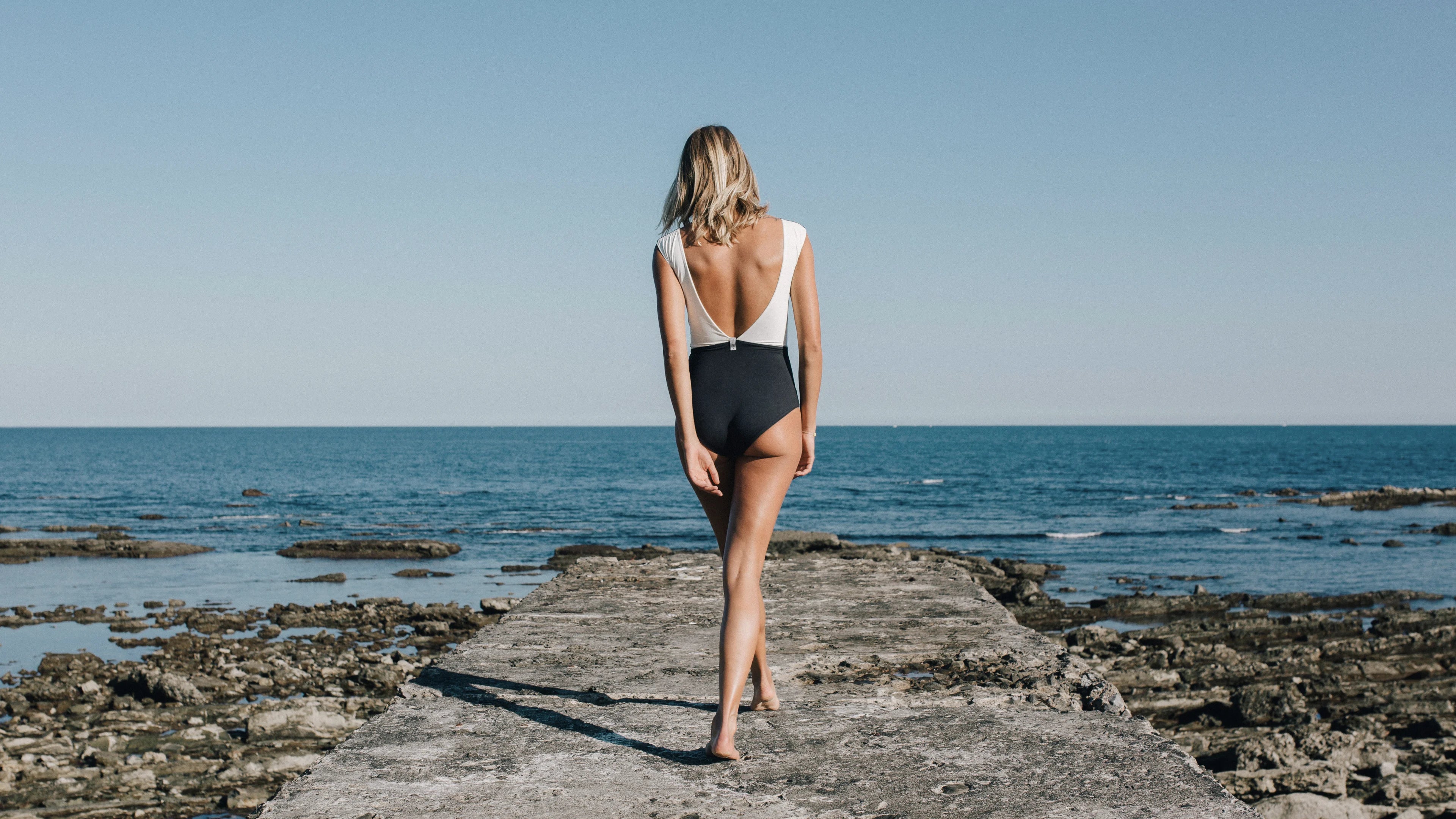 2022 New Summer Women Beautiful Back Beach Swim Wear Dress Short