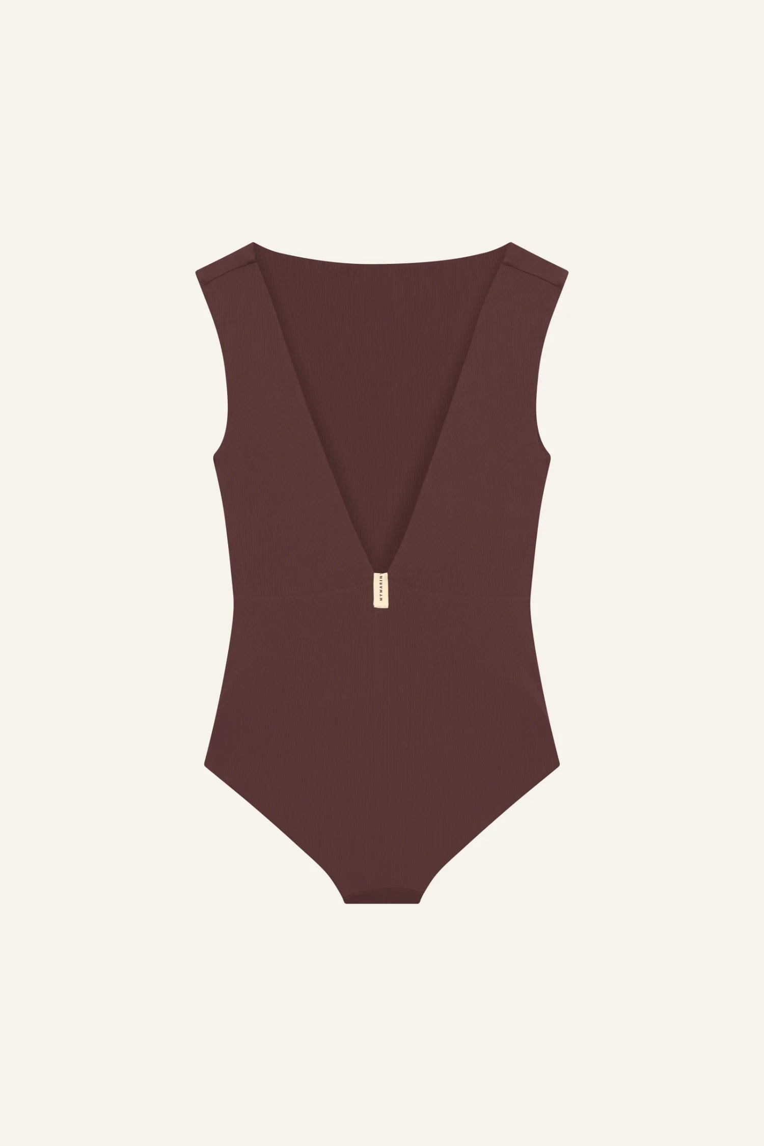 Brauner MYMARINI Badeanzug mit V-Ausschnitt und breiten Trägern, auf hellem Hintergrund.#color_chocolate