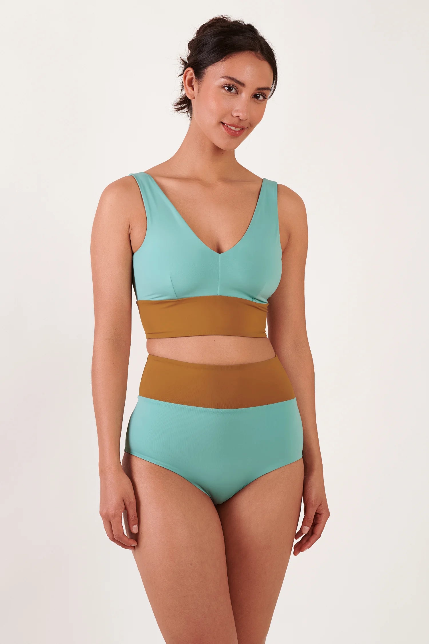 MYMARINI Bikini-Top und -Hose: Mint mit senfgelbem Taillenband; Top mit V-Ausschnitt und breiten Trägern, Hose hoch geschnitten.#color_oak-eucalyptus