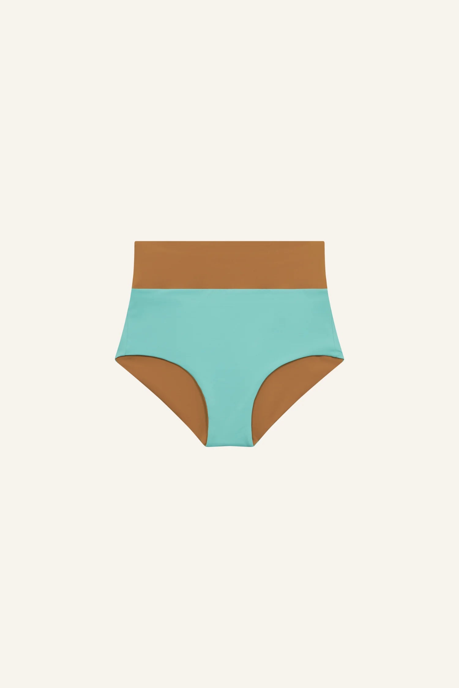 MYMARINI Bikinihose, High‑Waist, turquoise mit braunem Bund und braunen Beinabschlüssen.#color_oak-eucalyptus
