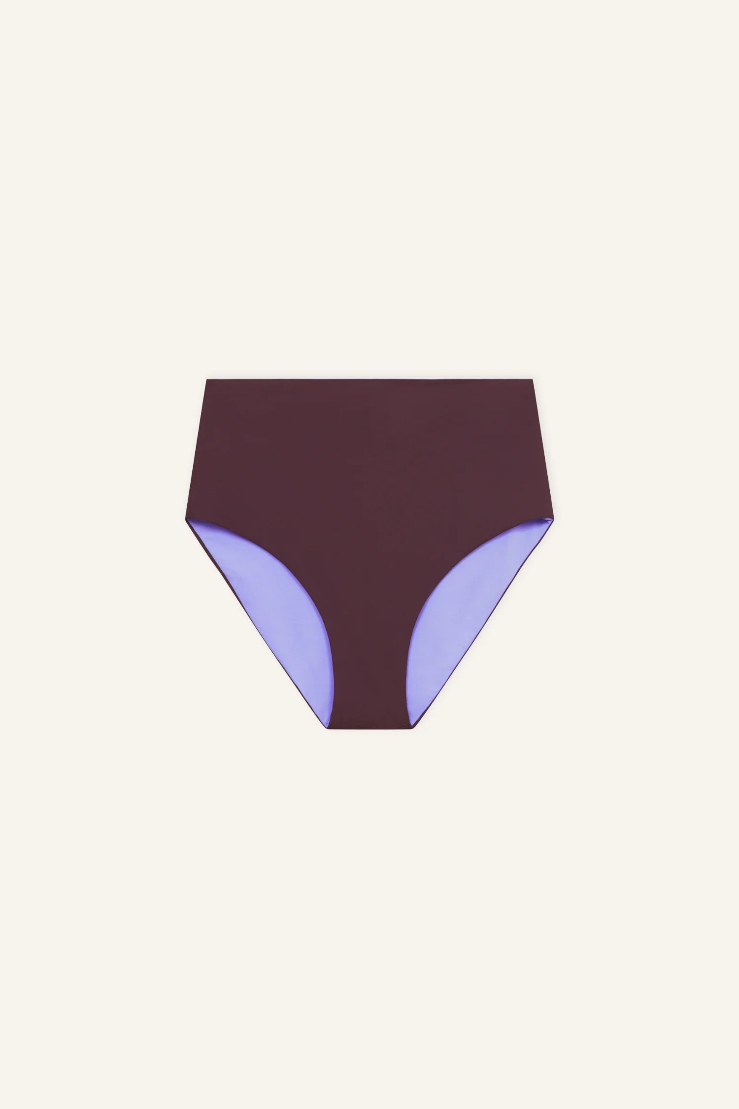 MYMARINI Bikinihose in Dunkelrot mit lilafarbener Innenlage, High-Waist-Schnitt, liegt flach vor hellem Hintergrund.#color_chocolate-lilac