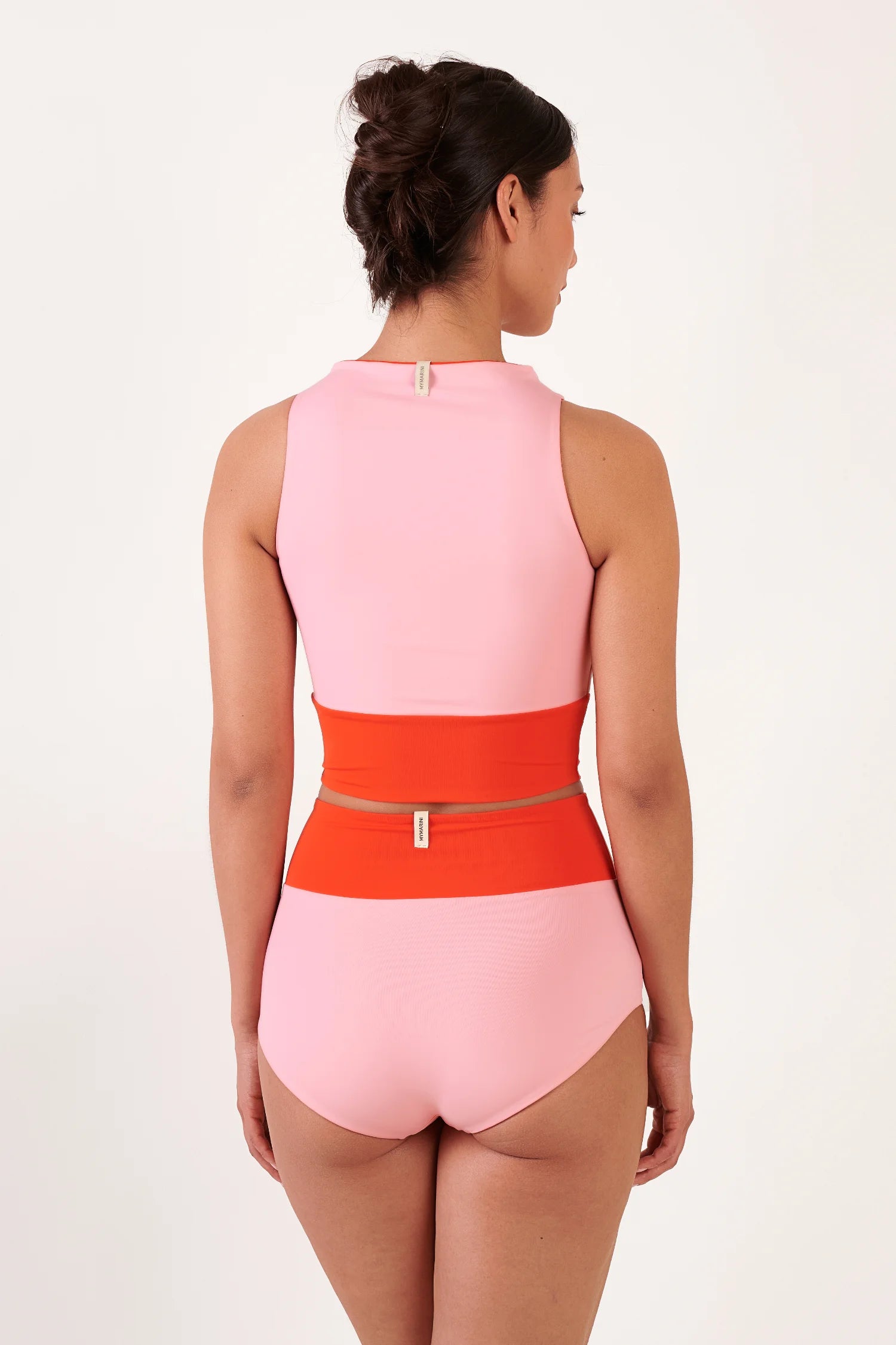 MYMARINI Bikini-Set: Top mit breiten Trägern, High-Waist Hose, farb blocks Rosa/Orange, Rückansicht.#color_poppy-macaron