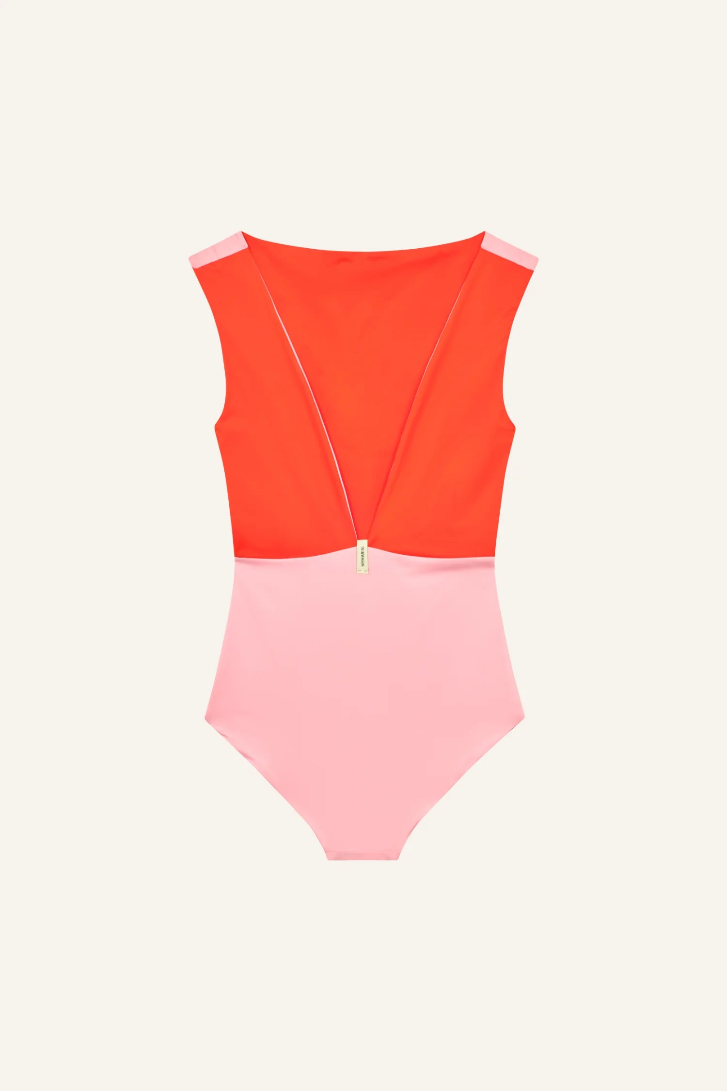 MYMARINI einteiliger Badeanzug, Rückenansicht: Orange oben, Rosa unten; zentrales Verschluss-/Anhänger-Detail am Rücken.#color_poppy-macaron