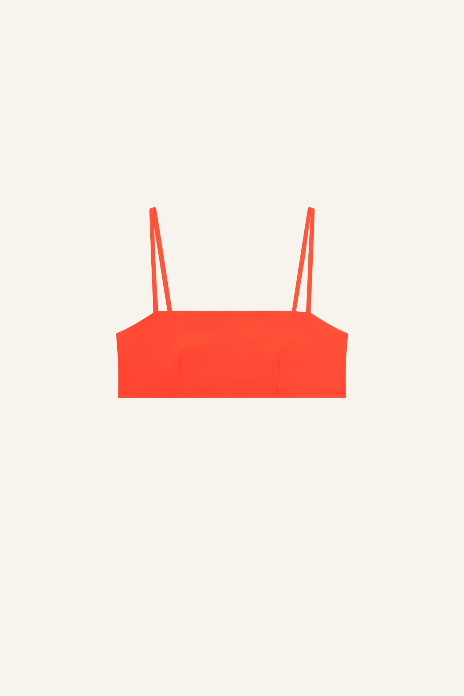 MYMARINI Bikini-Top in Orange mit zwei dünnen Spaghettiträgern, Vorderansicht.#color_poppy-macaron