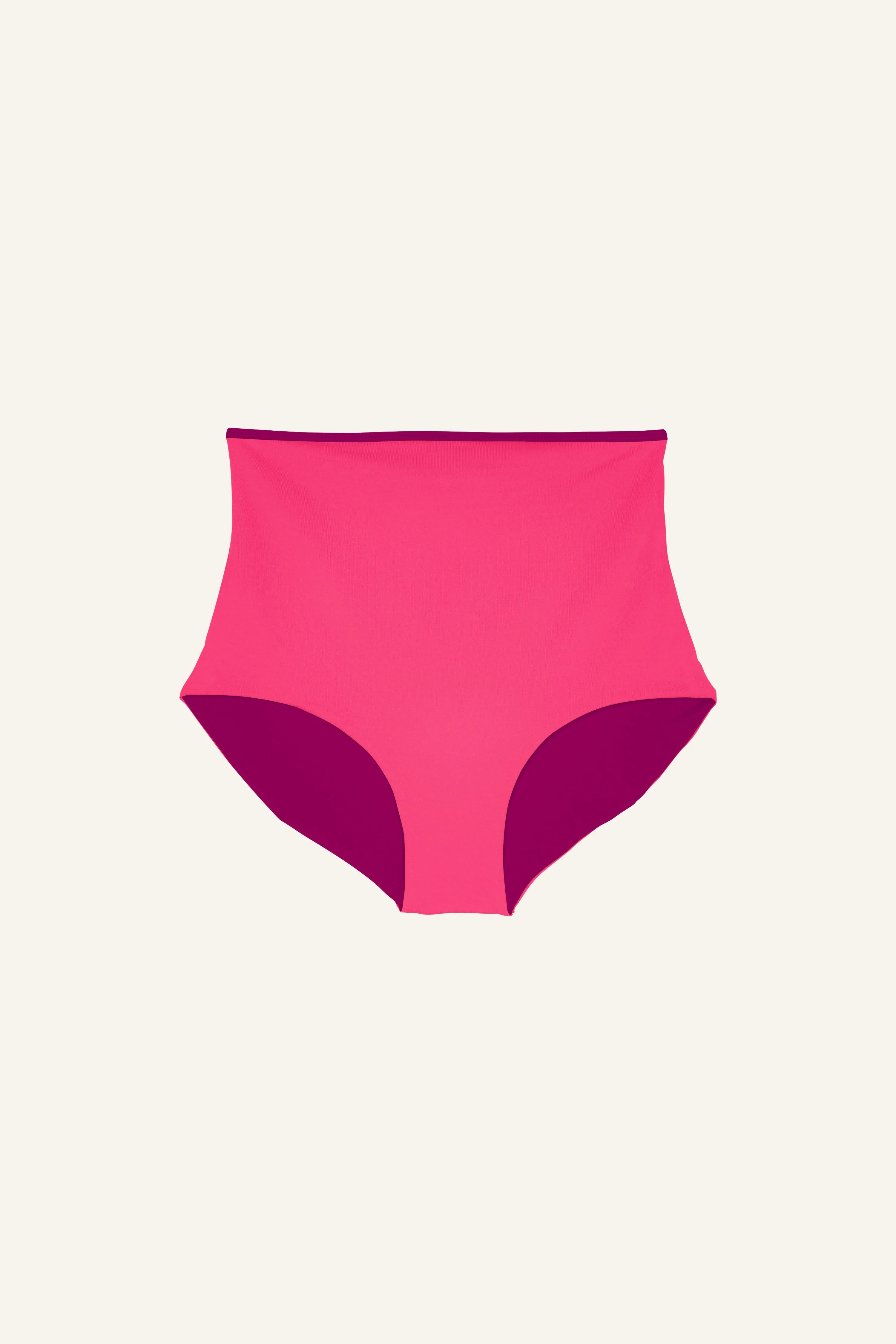 MYMARINI Bikinihose in leuchtendem Pink, High waist Schnitt, vor hellem Hintergrund.#color_pink-hortensia