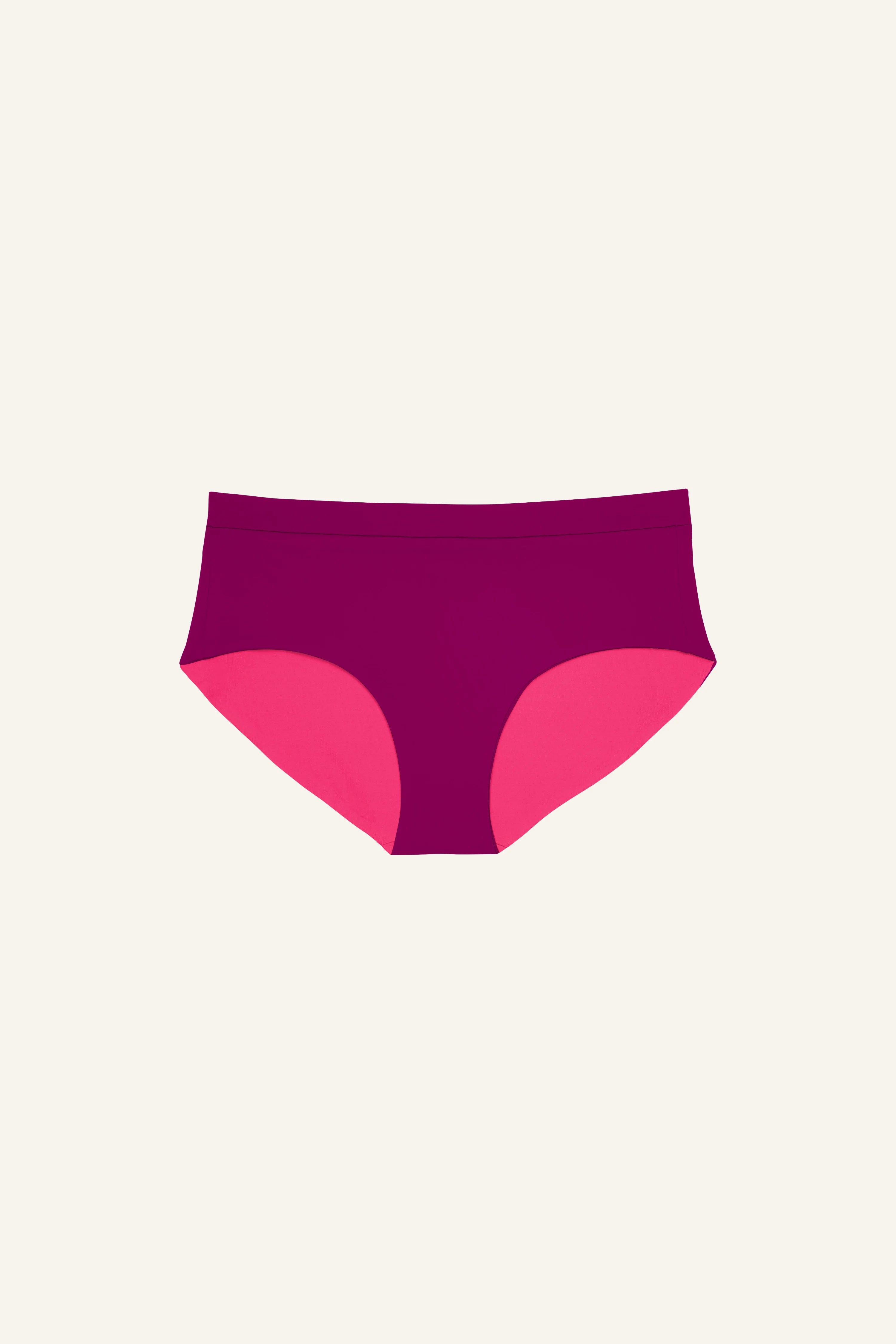 MYMARINI Bikinihose in Lila und Pink, hoher Beinausschnitt, auf hellem Hintergrund.#color_pink-hortensia