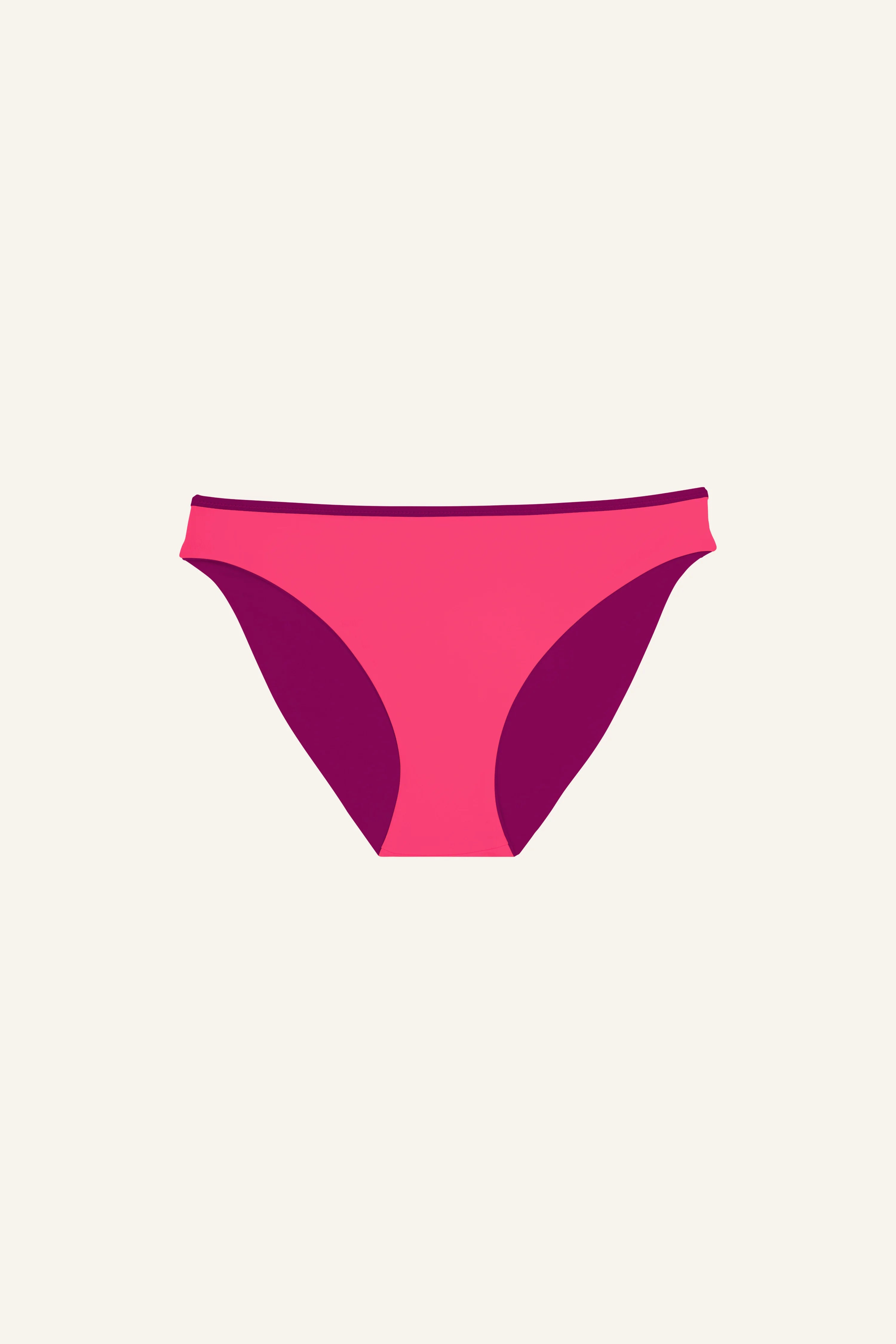 MYMARINI Bikinihose in Pink und Lila, Mid rise Schnitt, auf hellem Hintergrund.#color_pink-hortensia
