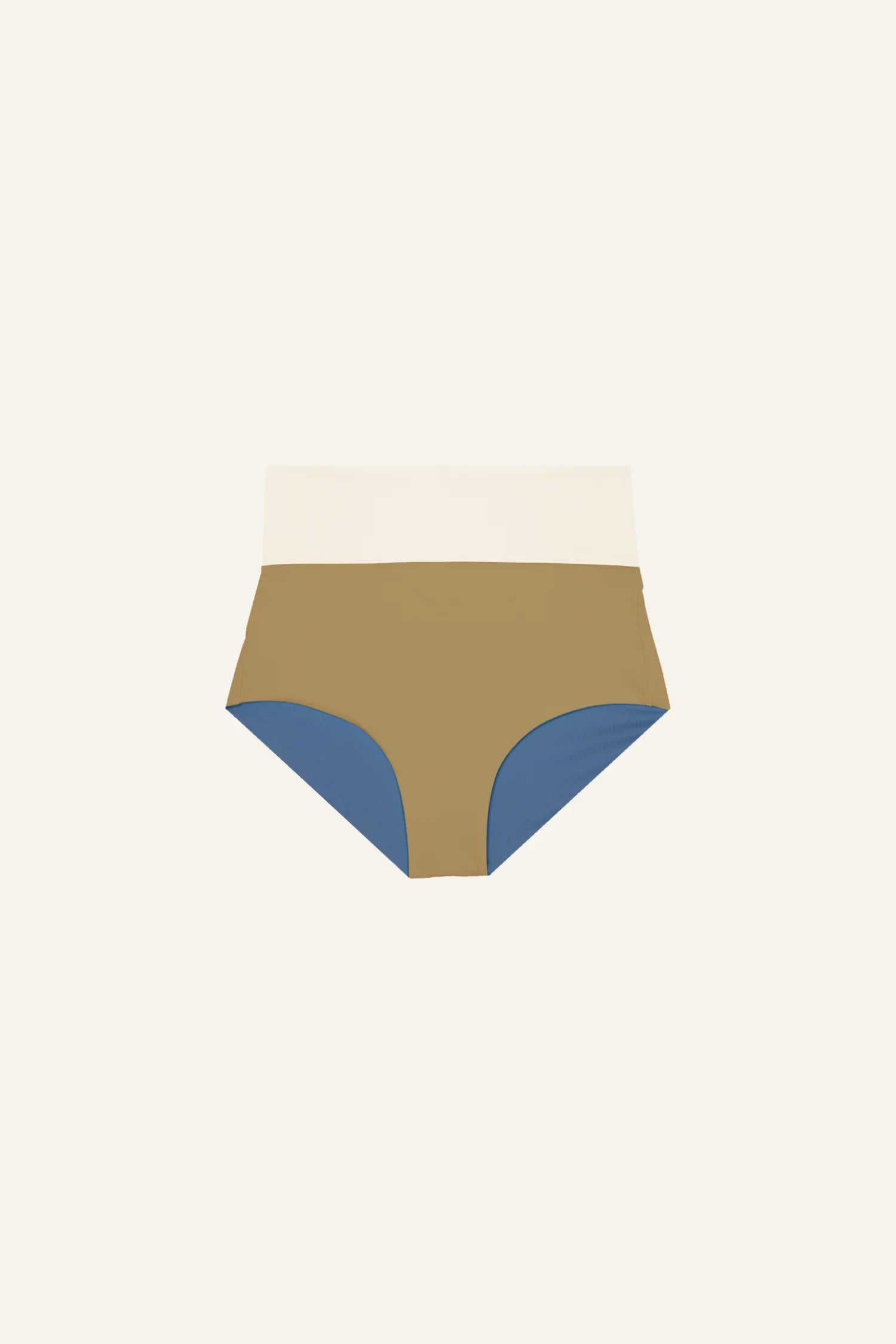 MYMARINI Bikinihose in Beige und Blau, High waist, auf hellem Hintergrund.#color_coast-desert