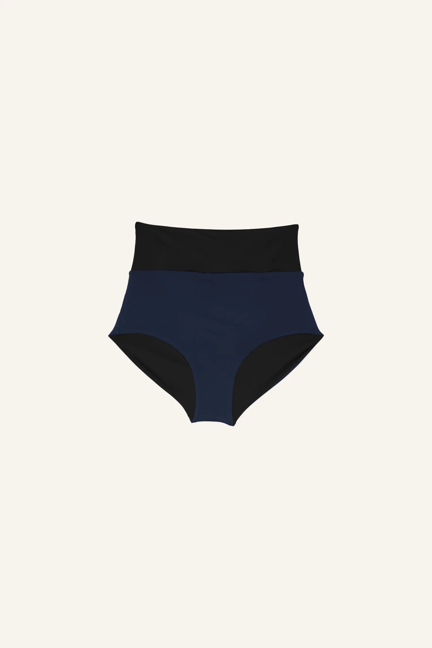 MYMARINI Bikinihose in Schwarz und Dunkelblau, High waist, auf hellem Hintergrund.#color_black-navy