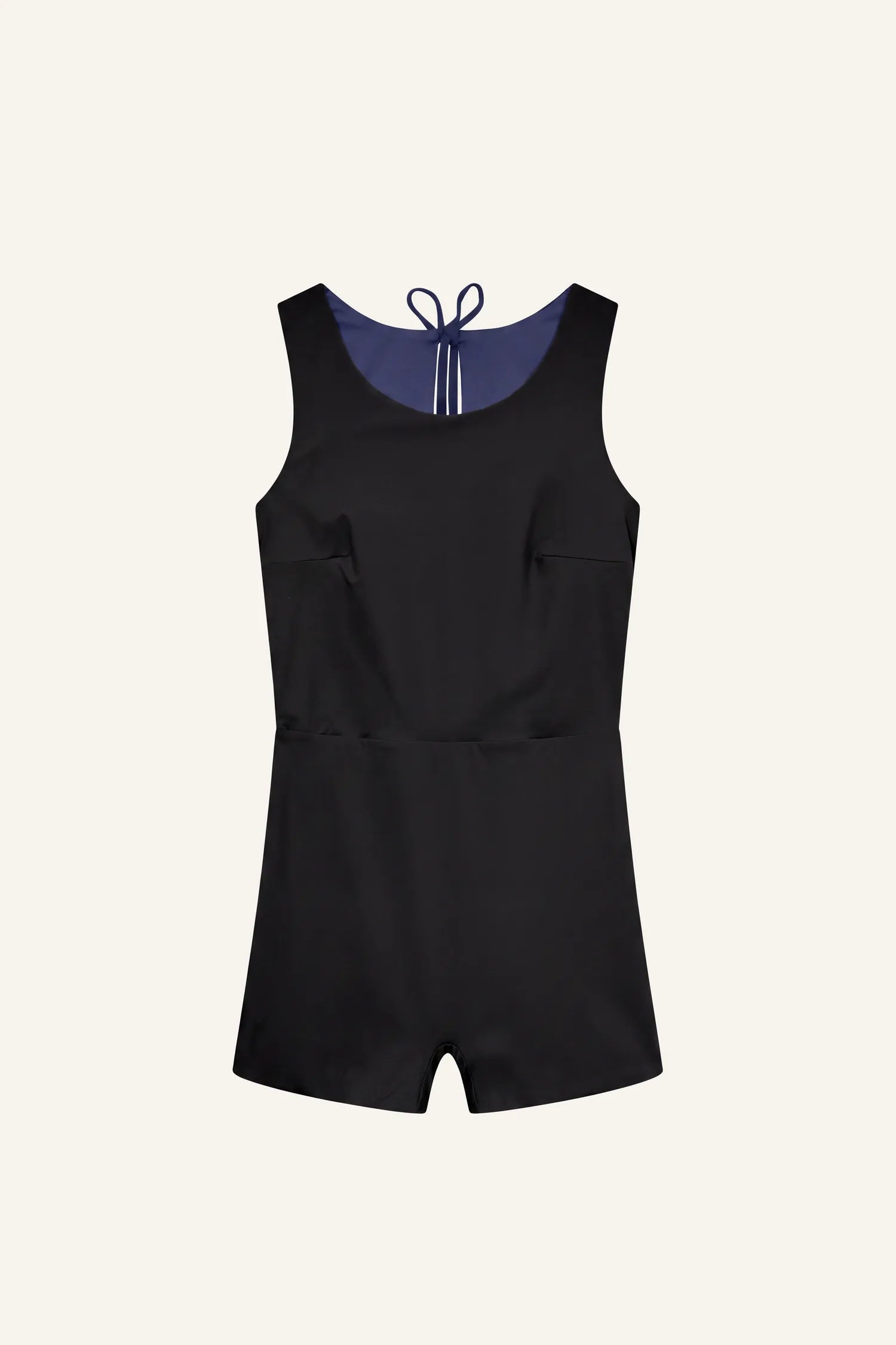 MYMARINI Badeanzug SHORTIE in Schwarz, breite Träger, kurze Beine, Nackenband, navyfarbenes Futter sichtbar#color_black-navy