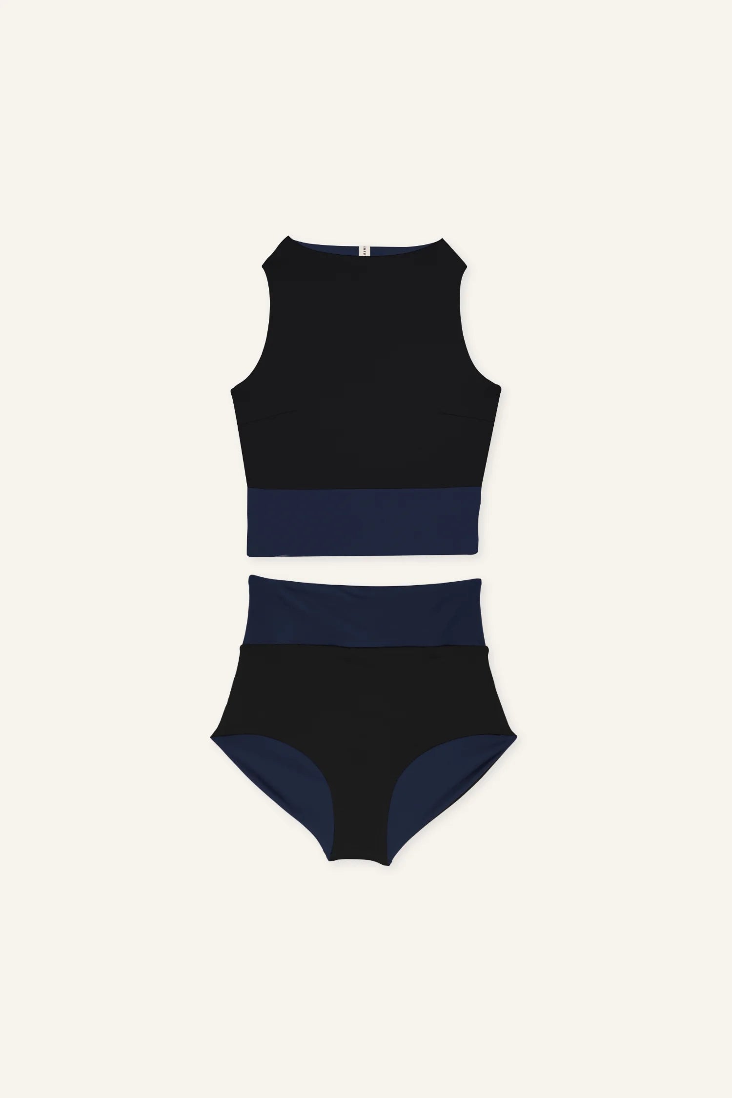 MYMARINI Bikini-Set in Schwarz und Blau, hochgeschlossenes Top und High-Waist-Hose, auf hellem Hintergrund.#color_black-navy