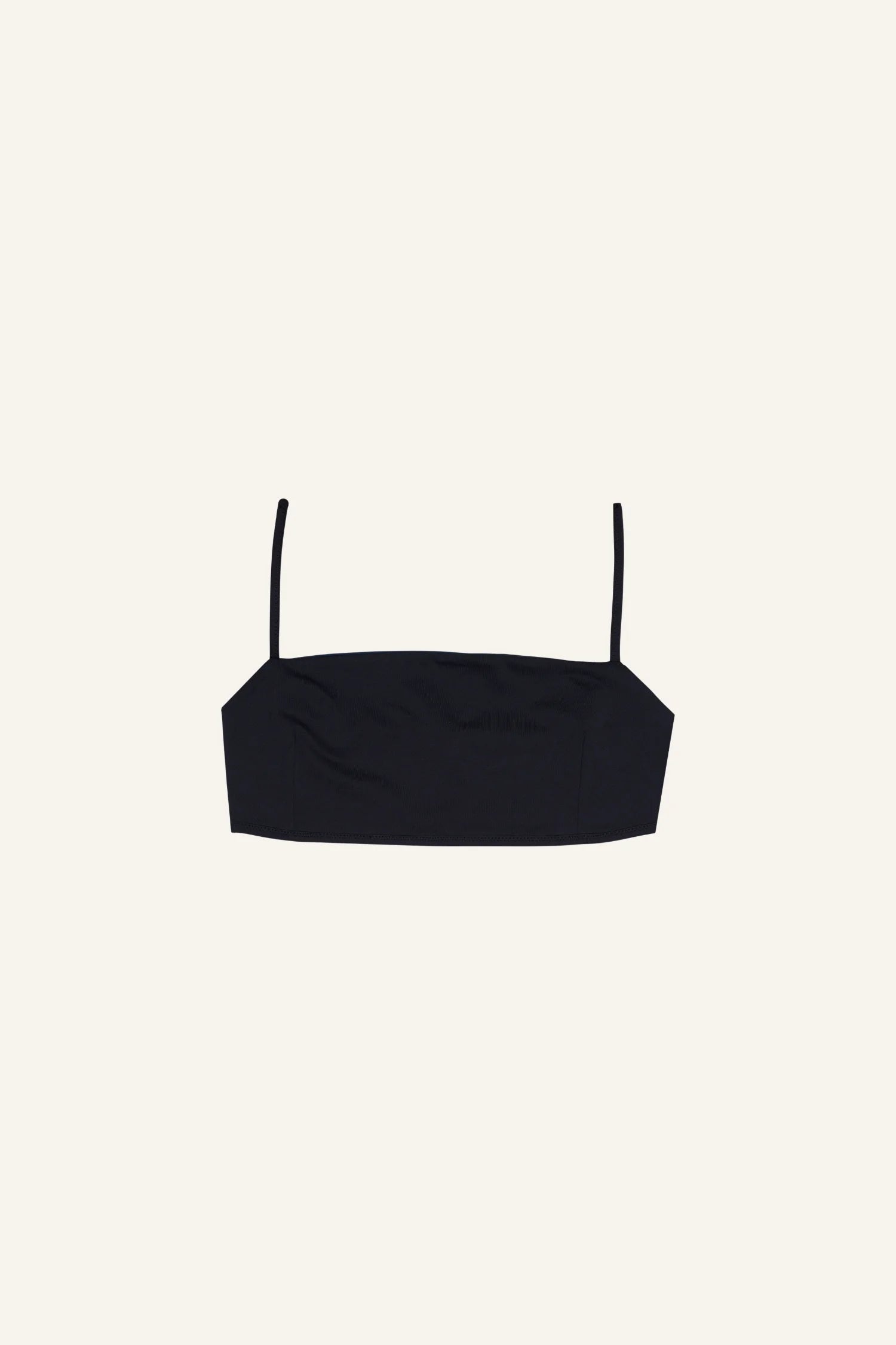 Schwarzes MYMARINI Bikinitop mit Spaghettiträgern und geradem Ausschnitt vor hellem Hintergrund.#color_black-navy