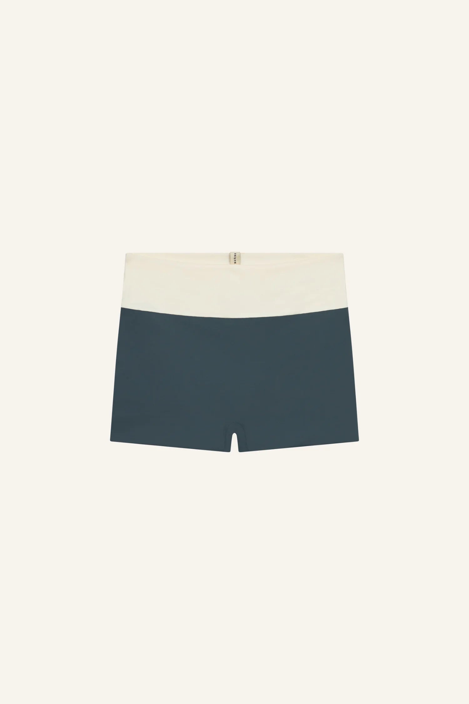 MYMARINI Bikinihose in Dunkelblau mit cremefarbenem Bund, hoher Beinausschnitt, auf hellem Hintergrund.#color_black-grey-white