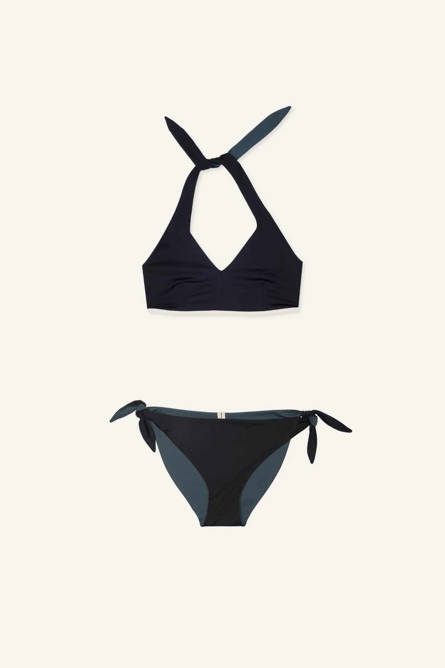 MYMARINI Bikini-Set in Schwarz mit Neckholder-Top und seitlich gebundener Bikinihose.#color_black-grey