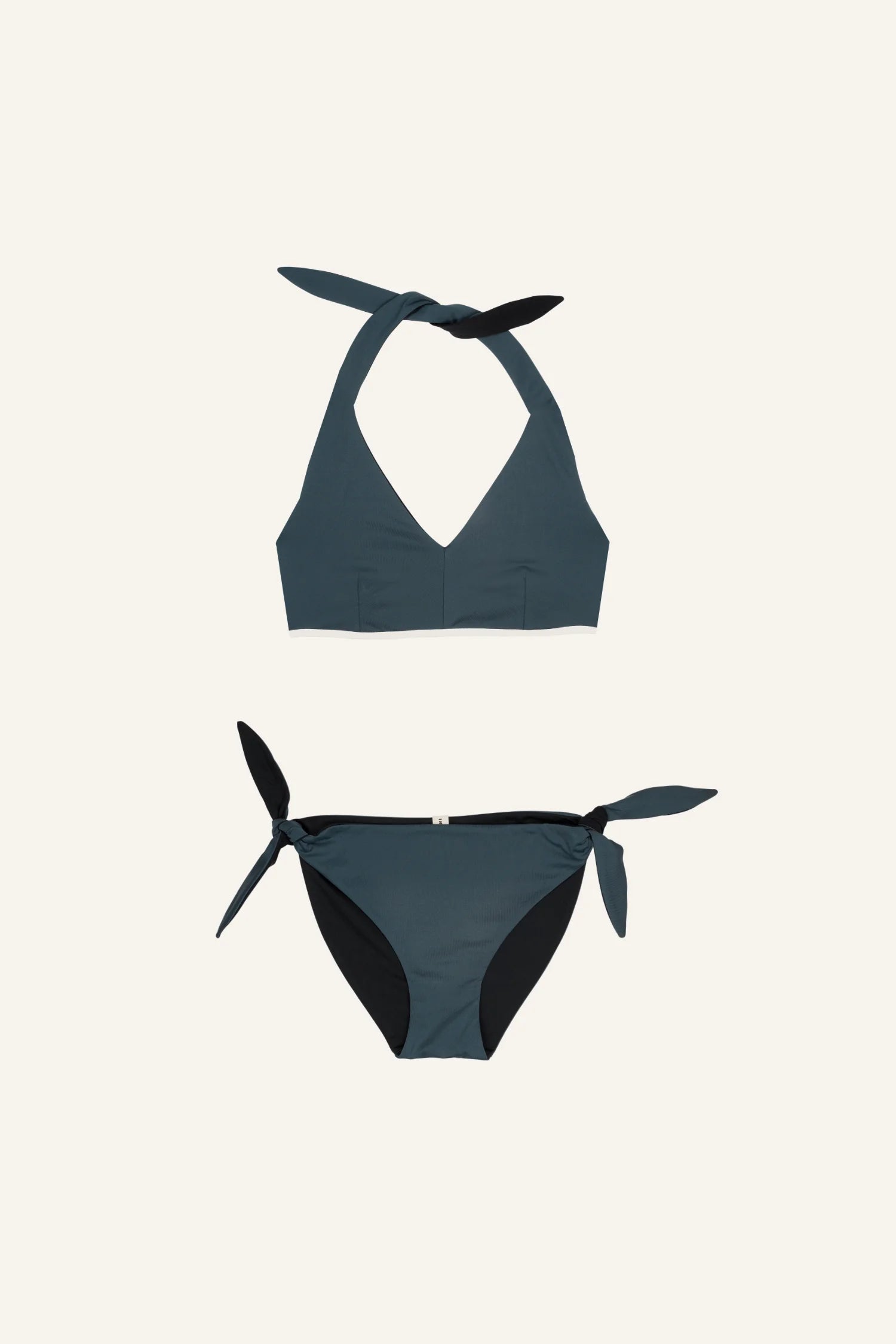 MYMARINI Bikini-Set in Dunkelblau mit Neckholder-Top und seitlich gebundener Bikinihose.#color_black-grey