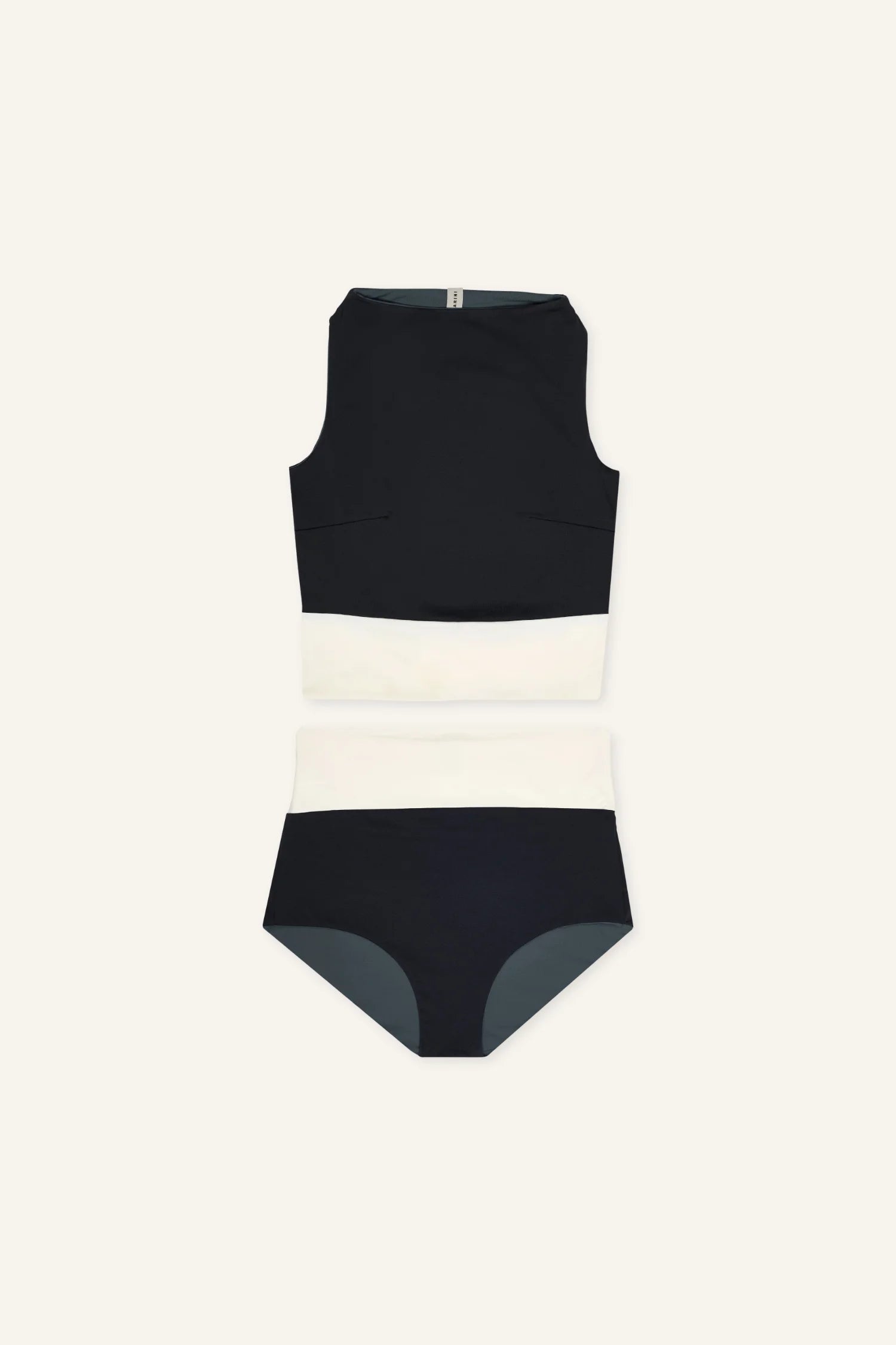 MYMARINI Bikini-Set in Schwarz und Weiß, hoch geschlossenes Top und High-Waist-Hose, auf hellem Hintergrund.#color_black-grey-white