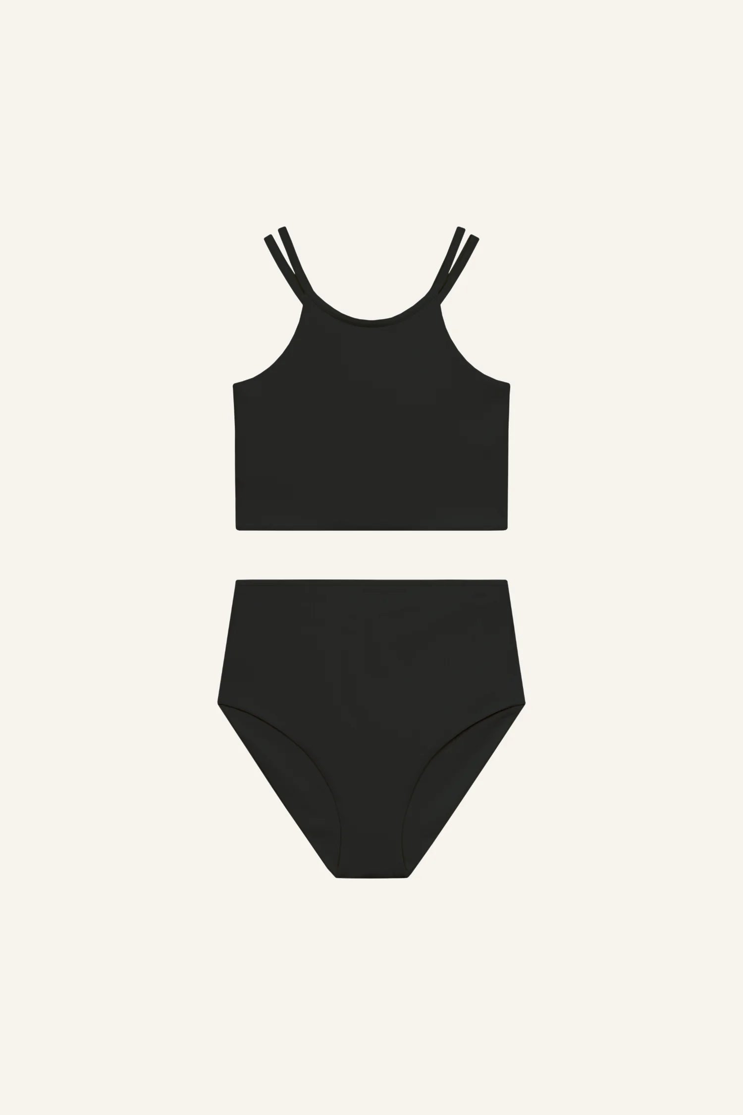 Schwarzes MYMARINI Bikinitop mit breiten Trägern und Bikinihose mit hohem Bund auf hellem Hintergrund.#color_black