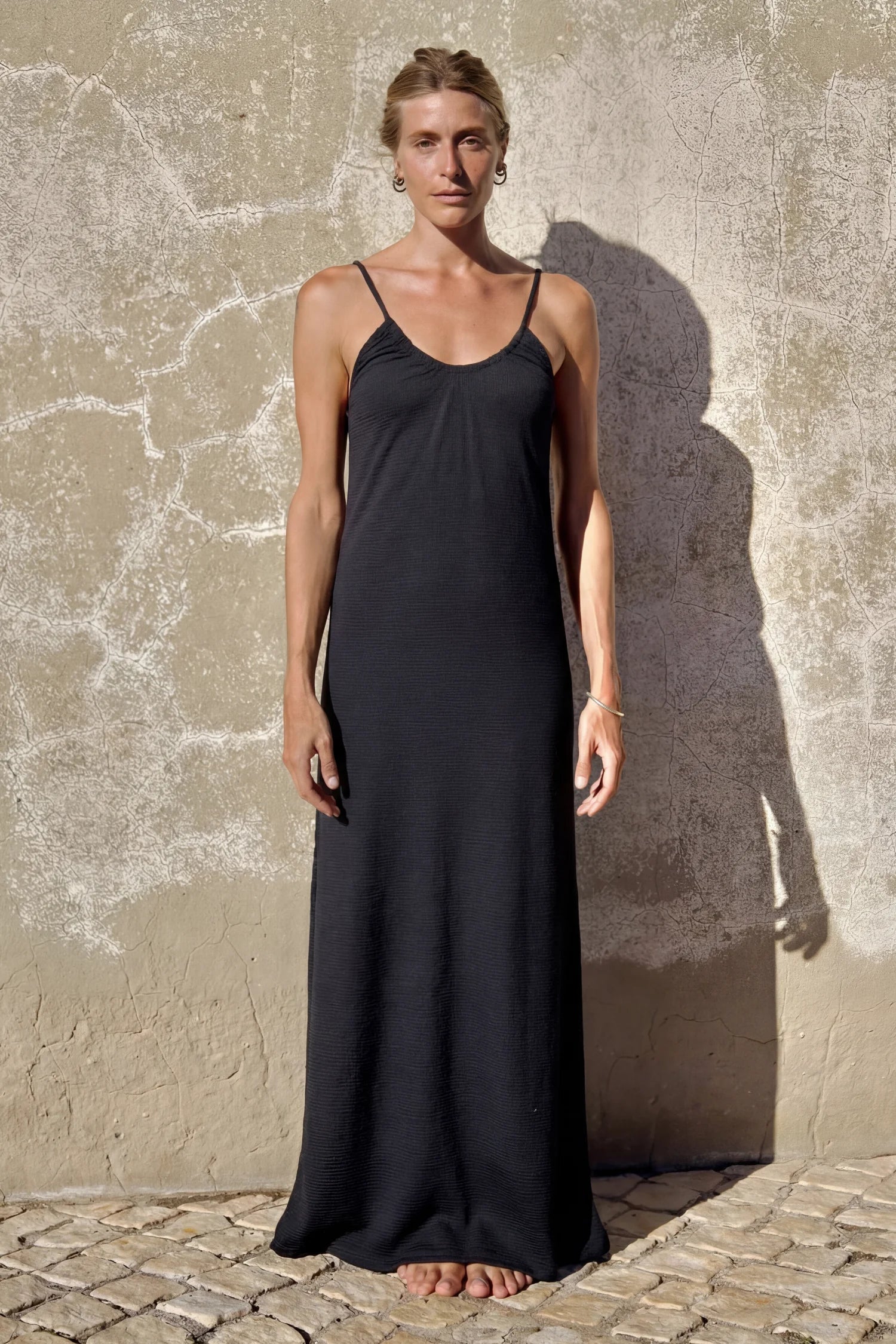 MYMARINI Badeanzug-Kleid in Schwarz mit Spaghettiträgern und langem Schnitt.