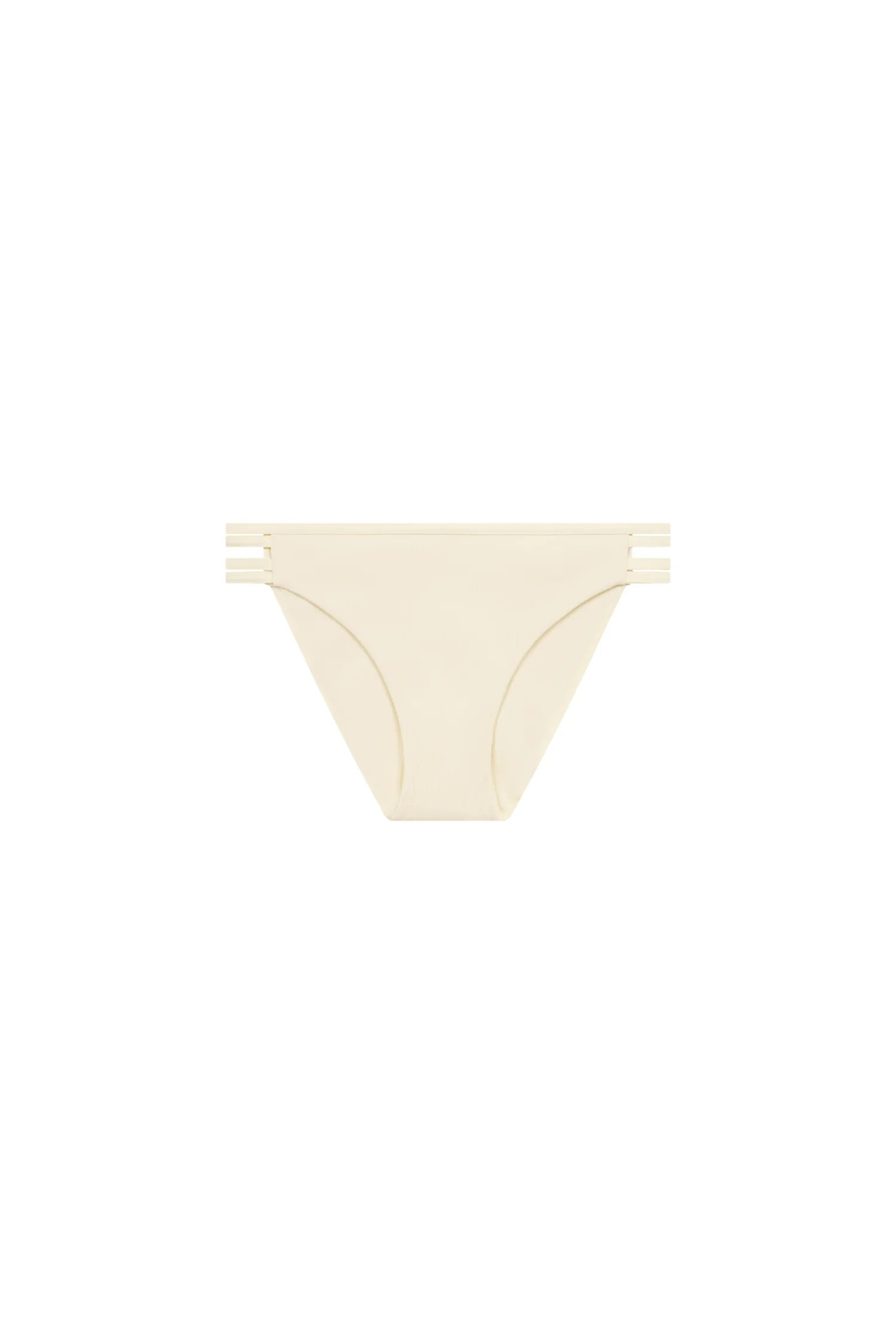 MYMARINI Bikinihose in Creme mit niedrigem Schnitt und schmalen Seitenbändern, vor weißem Hintergrund.#color_white